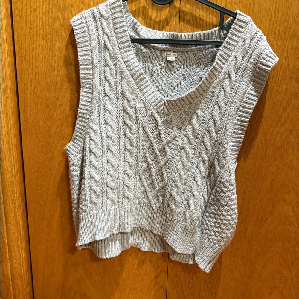 Old Navy Gray Cable Knit Sweater Vest